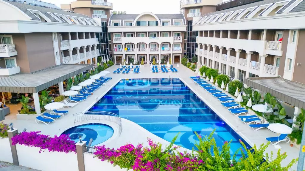 نمای بالا هتل وایکینگ استار انتالیا